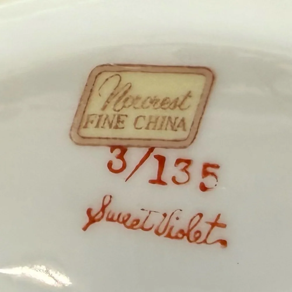 NORCREST Fine China Leaf Dish “Sweet Violet
